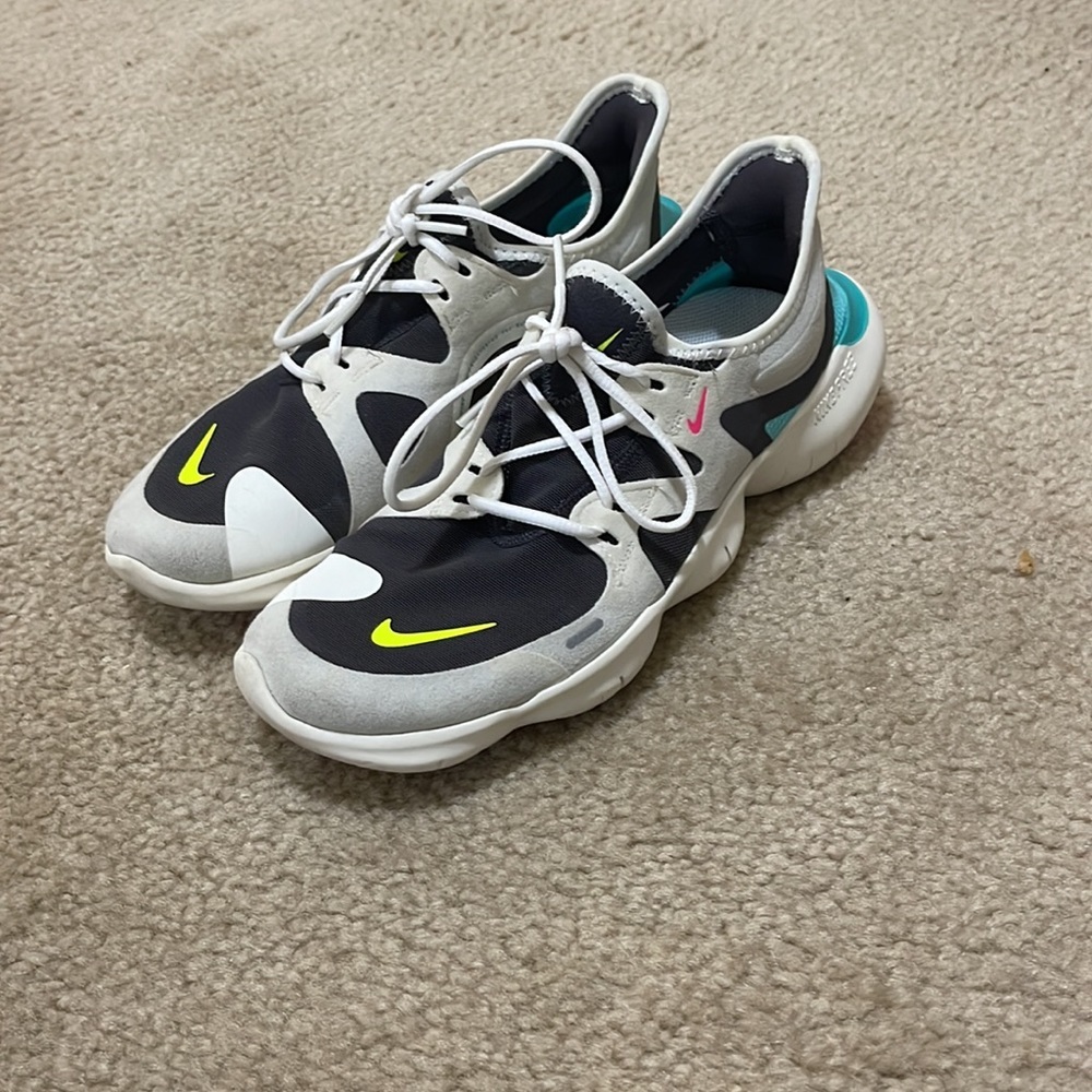 Nike free tennis shoes - Picture 2 of 4